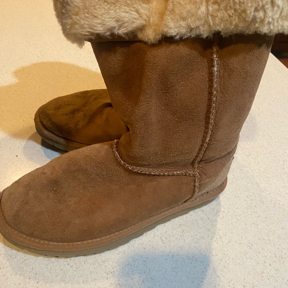 Ugg camel classic tall boot - Picture 2 of 6